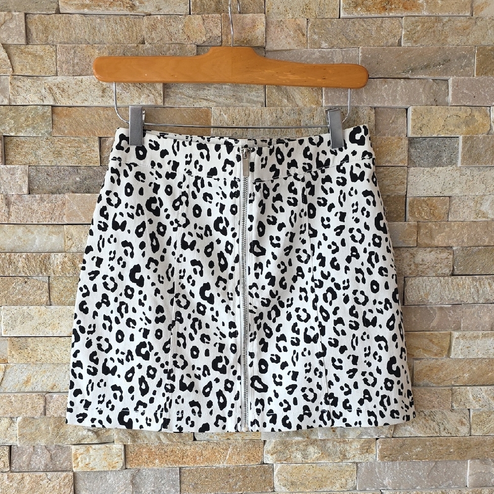 Forever 21 White and Black Leopard Zip-Front Mini Skirt